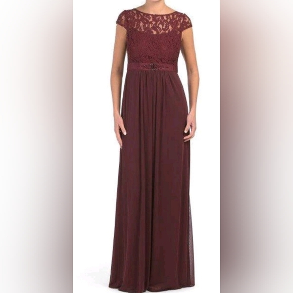 Elegant Deep Wine Lace Evening Gown - Picture 4 of 7